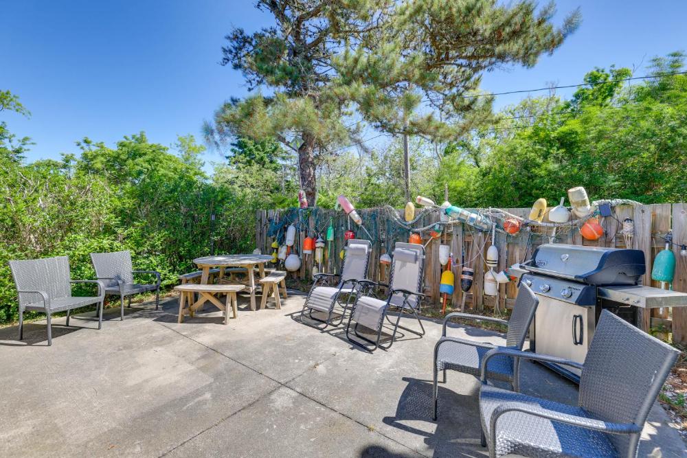 Close to Beach and P-Town! Cottage with Bay Views